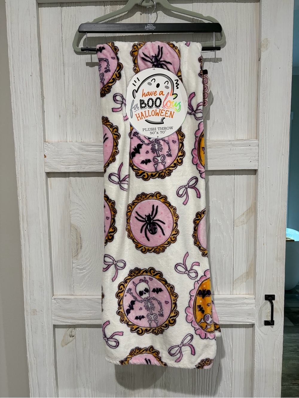 Halloween Plush Throw Blanket - White & Pink Cozy Design